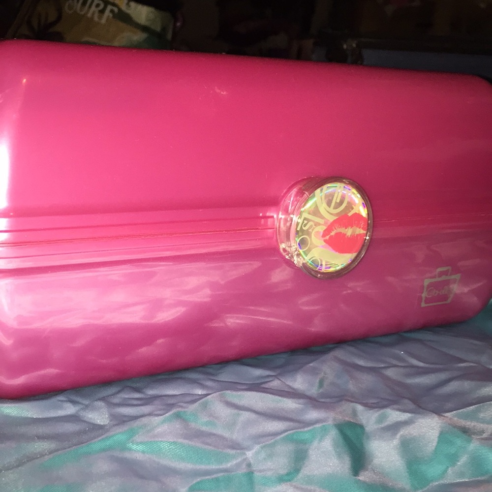 Makeup carrier